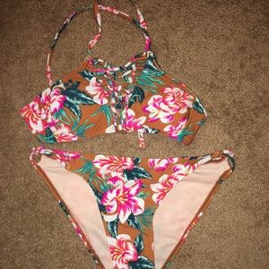 NWOT Floral print bikini
